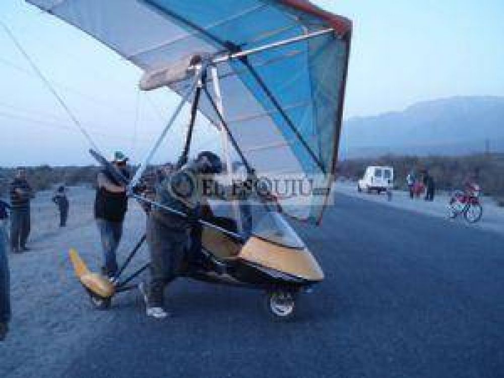 Exhibici�n a�rea en Saujil