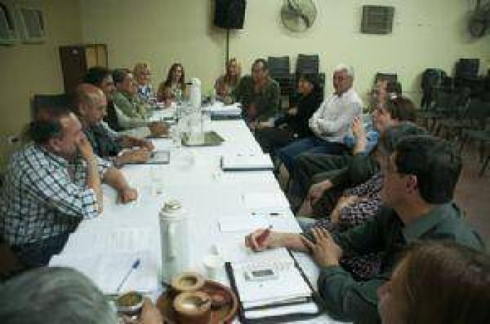 Intendentes radicales hicieron catarsis y cuestionaron al gobierno