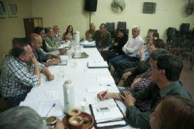 Intendentes radicales hicieron catarsis y cuestionaron al gobierno
