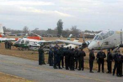 Paraca�das de emergencia salv� a un suboficial durante un salto de rutina