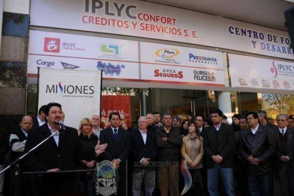 Closs: �En un mes logramos llenar el Mercado Concentrador de productos y productores"