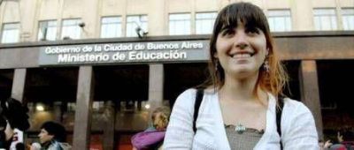 La joven l�der de las tomas de colegios es chavista y se fue a Venezuela