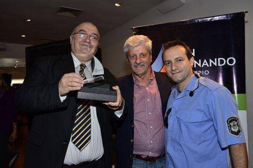 Homenaje a manzaneras y comadres del plan M�s Vida en San Fernando