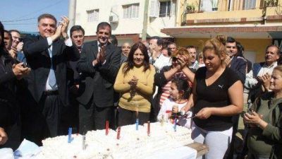 La Ciudad se visti� de fiesta para celebrar sus 327 a�os  