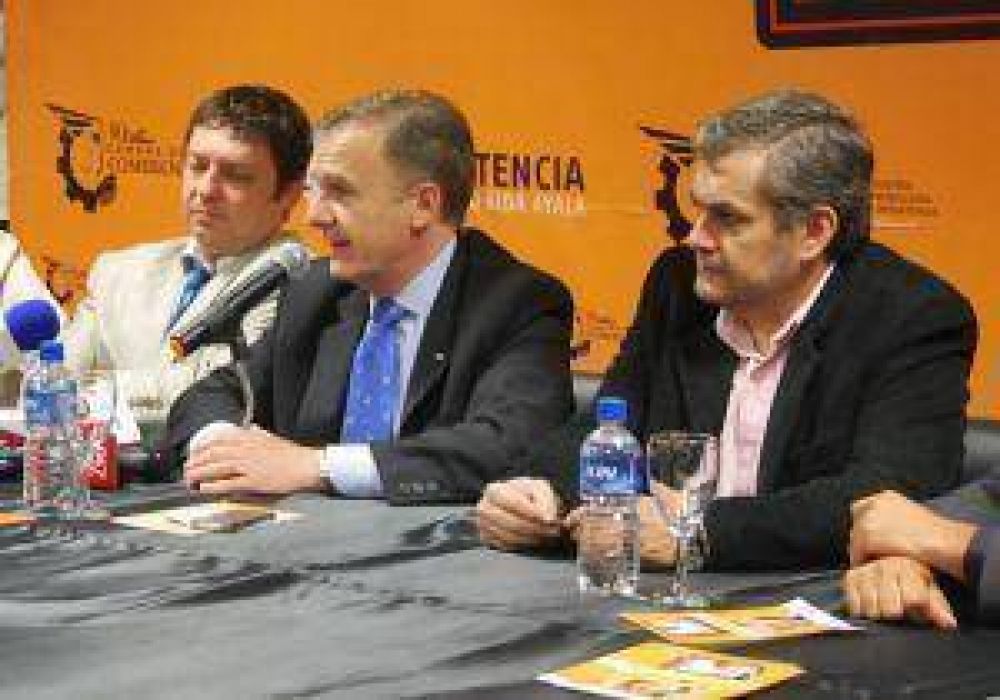 M�s empresas se suman al reclamo por la instalaci�n de hipermercados