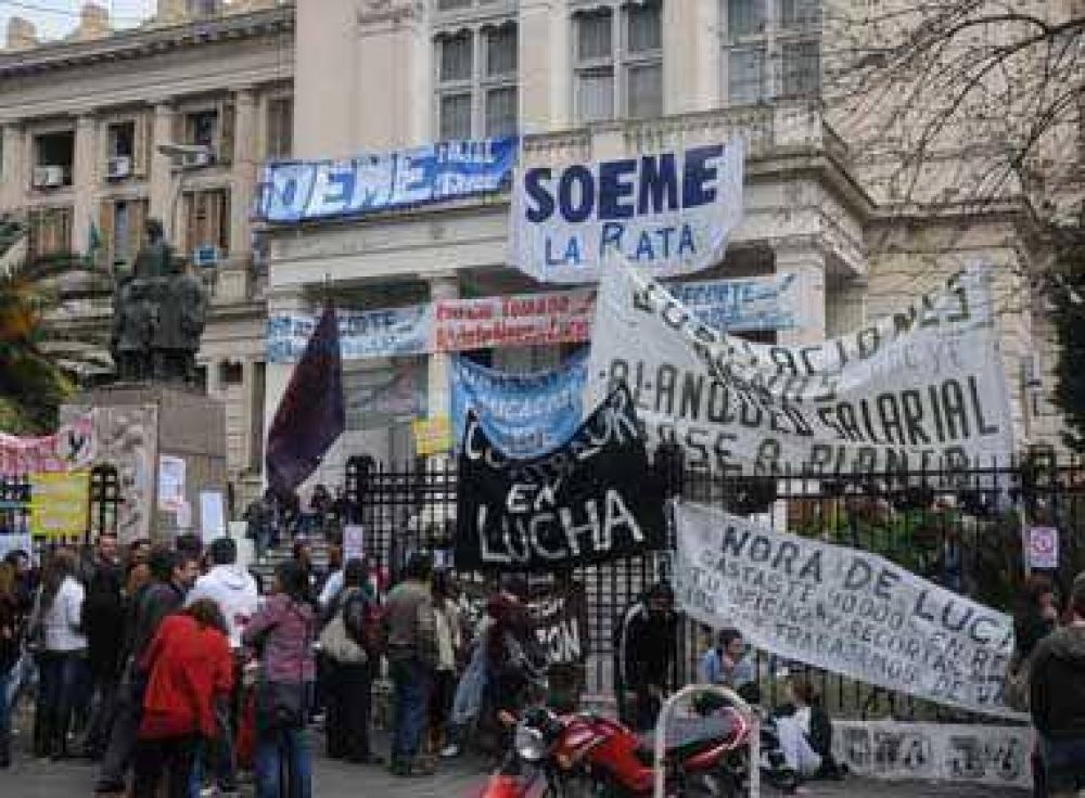 Direcci�n de Escuelas: tras un apriete del gobierno, se profundiza el conflicto 