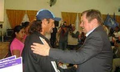 Cuestiono a radicales por propiciar "medidas demag�gicas sin sustento"