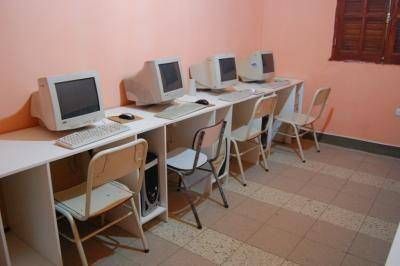 Juninenses equiparon la sala de inform�tica de una escuela