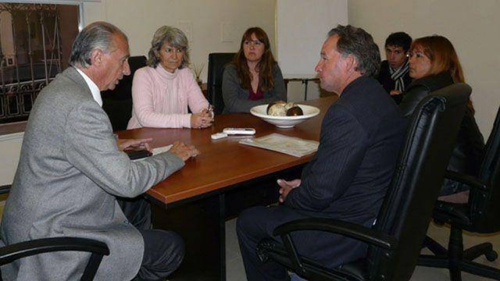 El titular del IAPV dialog� sobre pol�tica habitacional con el intendente de Alcaraz