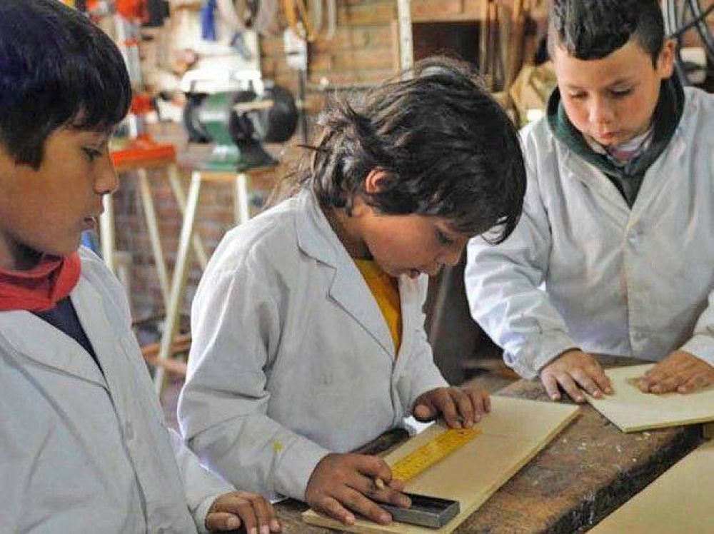 Un d�a en la �nica escuela p�blica de Rosario que tiene jornada completa