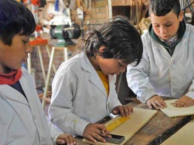 Un d�a en la �nica escuela p�blica de Rosario que tiene jornada completa