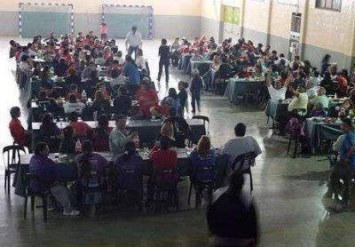 Paillalef almorz� con la militancia del Movimiento Evita