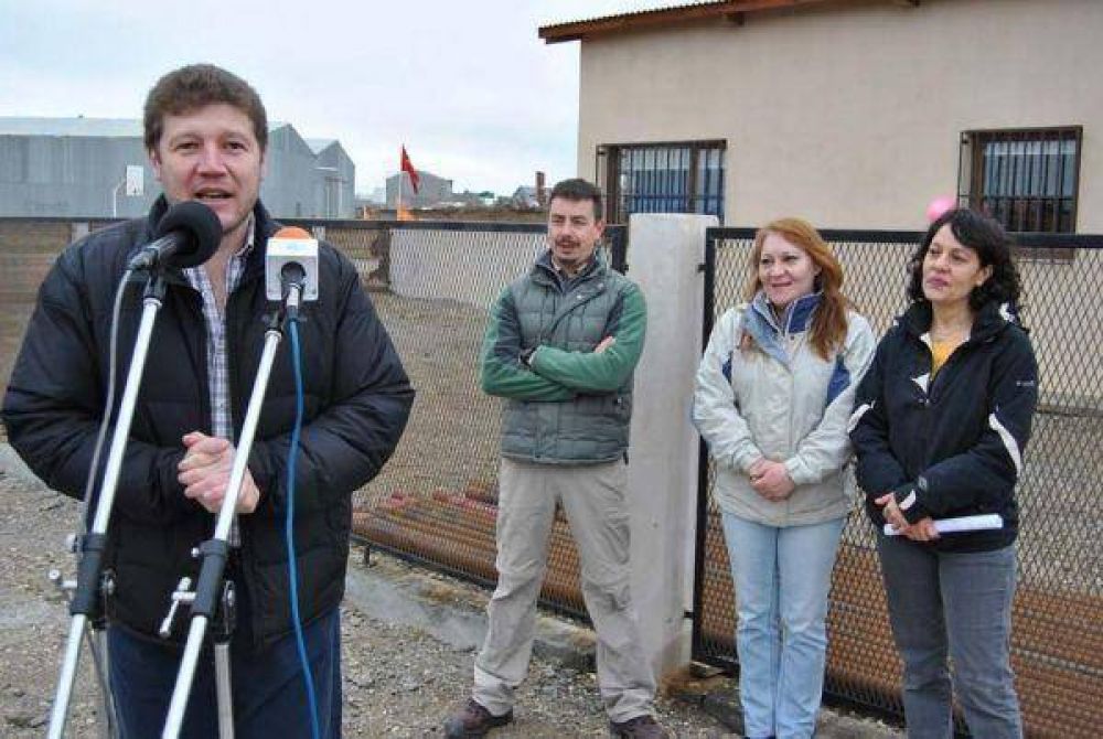 En medio de los festejos Melella anunci� obras para el barrio Aeropuerto