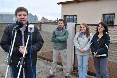 En medio de los festejos Melella anunci� obras para el barrio Aeropuerto
