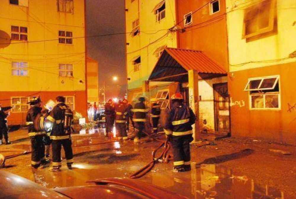 Incendio en un edificio de Chacra II gener� p�nico y hubo varios intoxicados