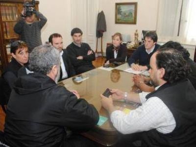 El Ejecutivo ofreci� sumas fijas para octubre y noviembre de este a�o y enero de 2013