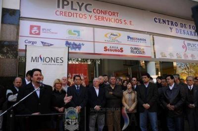 Closs: �En un mes logramos llenar el Mercado Concentrador de productos y productores"