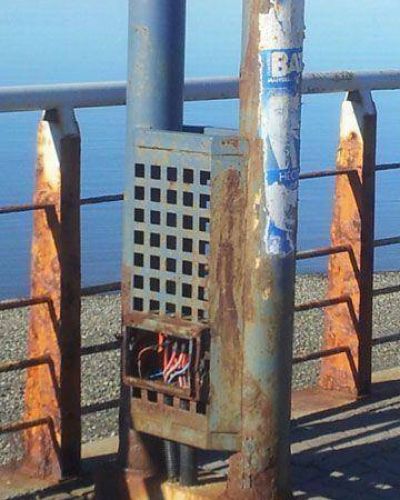Advierten a Osorio por columnas de alumbrado p�blico en la costanera