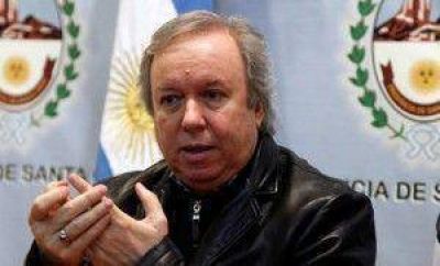 Peralta dijo que algunos no superar�an una rinoscop�a y que De Vido quiere llevar a la quiebra a Santa Cruz