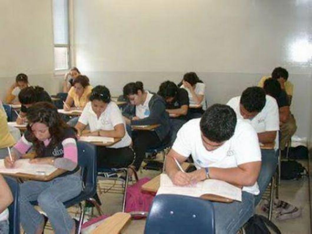 Advierten superpoblaci�n de j�venes en escuelas nocturnas de Nivel Primario