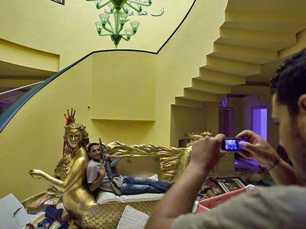 Khadafi escondi� un tesoro en el desierto