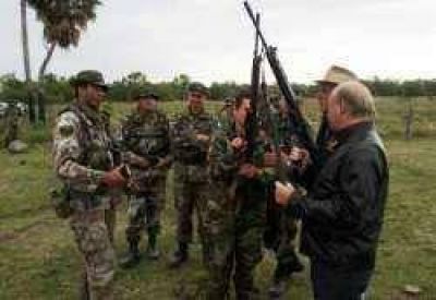 Chaquires observ� las maniobras del Ej�rcito en Basail 	