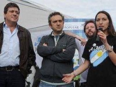 Quilmes: Mariotto y militantes de La C�mpora visitaron la ciudad