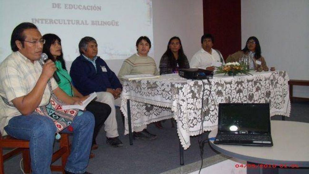 El gobierno y docentes abor�genes trabajan en construir los alfabetos de las lenguas maternas