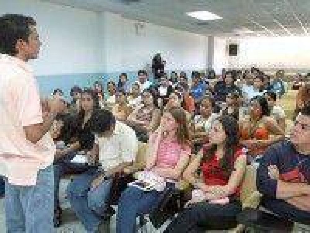 Morea afirm� que los estudiantes universitarios �son una juventud muy preocupada por lo que pasa en el pa�s�