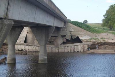 Necochea: El puente Taraborelli sufri� serias roturas luego de la inundaci�n