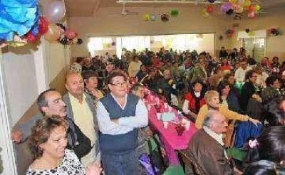 Numerosas personas participaron del encuentro de adultos mayores	