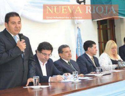 Flores: �A las metas las cumplimos mutuamente�