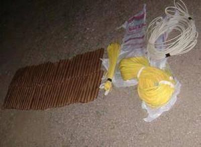 Detienen a padre e hijo con 68 cartuchos de dinamita y 25 kilos de explosivos
