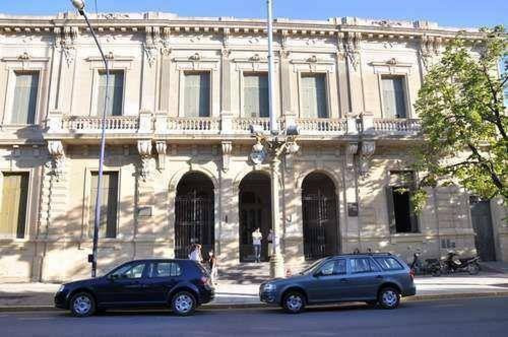 "La apertura de Historia y Geograf�a en Olavarr�a perjudicar�a al instituto y tambi�n a toda la ciudad"