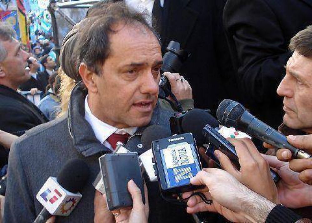 Scioli contradijo a la presidenta y elogi� a la Universidad de La Matanza