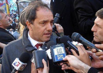 Scioli contradijo a la presidenta y elogi� a la Universidad de La Matanza