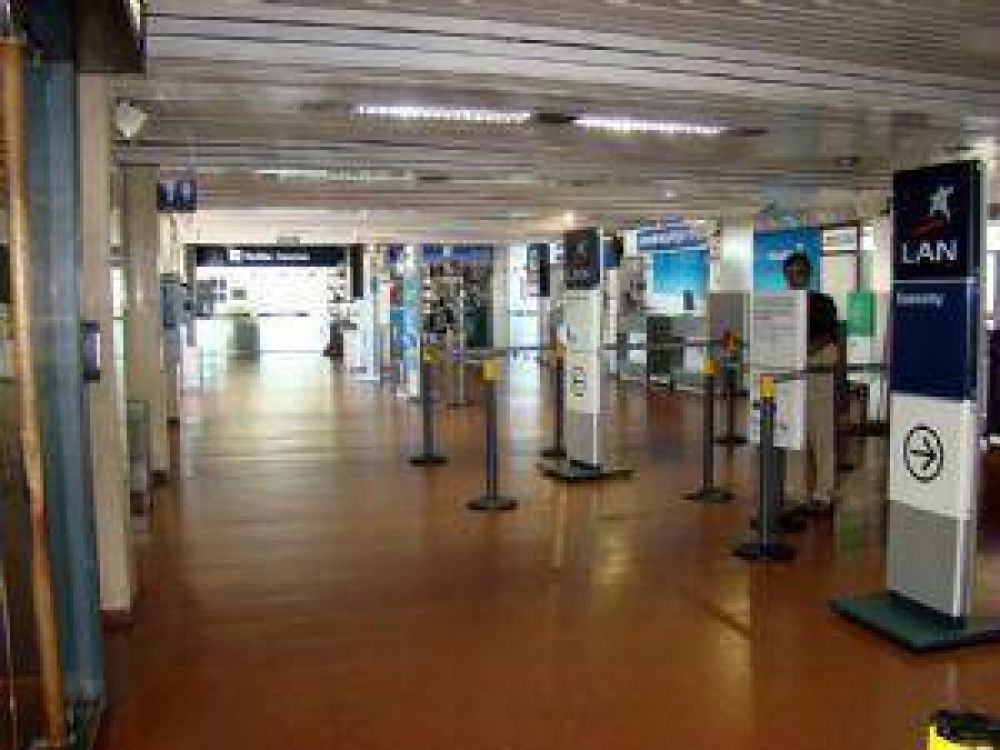 Sin vuelos a San Juan por conflicto gremial