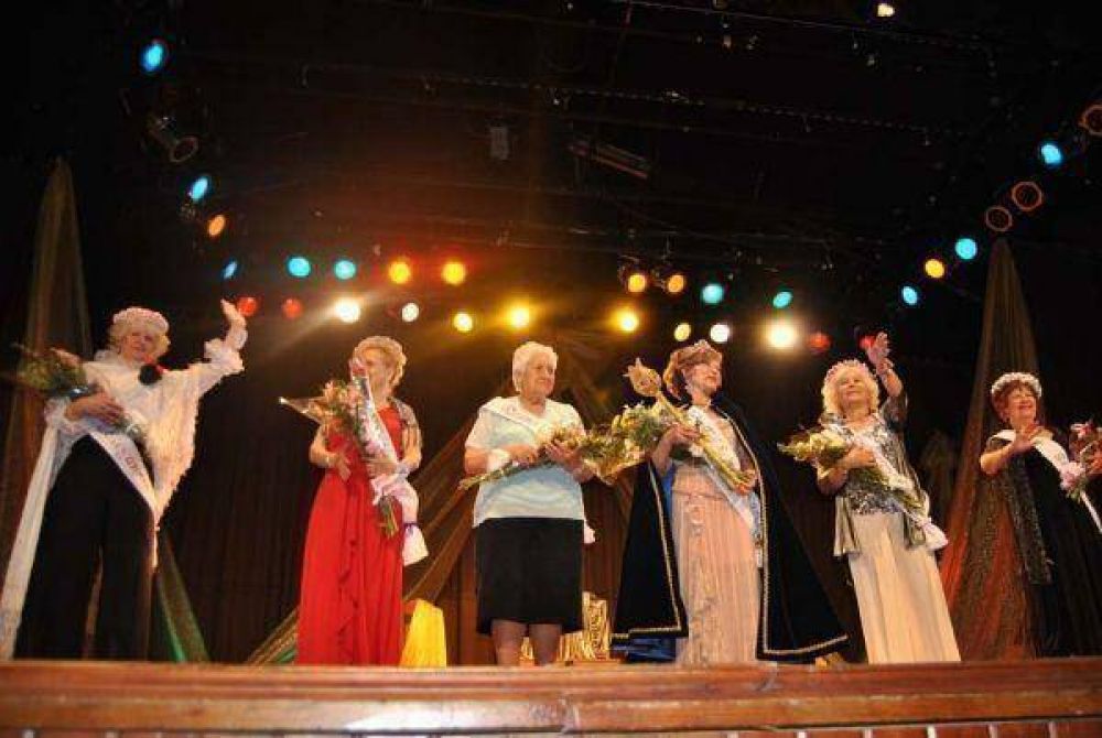 Con un emotivo homenaje a Eva D�az se eligi� a la nueva Reina de la Edad de Oro