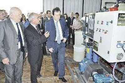 El Gobernador inaugur� obras y destac� al interior como el motor generador del desarrollo