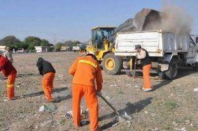 Desmalezan y limpian el acceso oeste a la ciudad