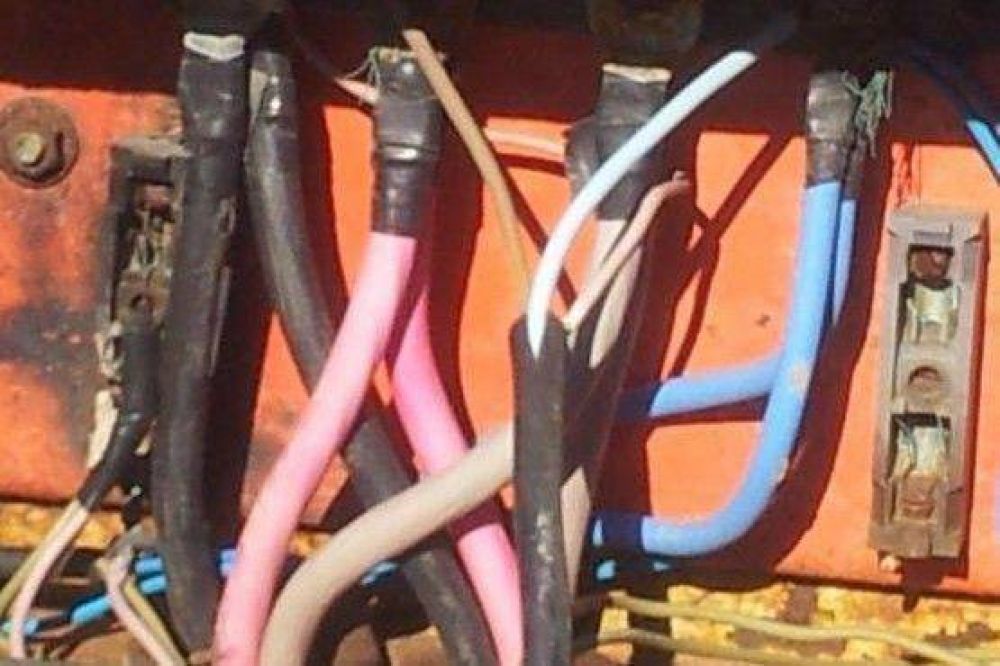 Piden a Servicios P�blicos que controle Postes de luz en la costanera local