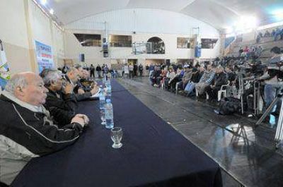Aseguran que el congreso del PJ tiene �baja legitimidad� por ausencias