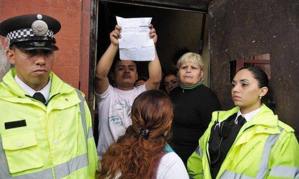 La Polic�a Metropolitana desaloj� a 20 familias de un edificio en el barrio de La Boca