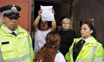 La Polic�a Metropolitana desaloj� a 20 familias de un edificio en el barrio de La Boca