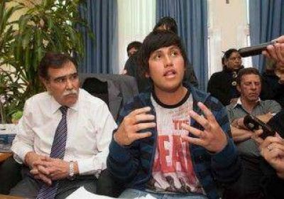 Sin clases hace cien d�as en Centenario 