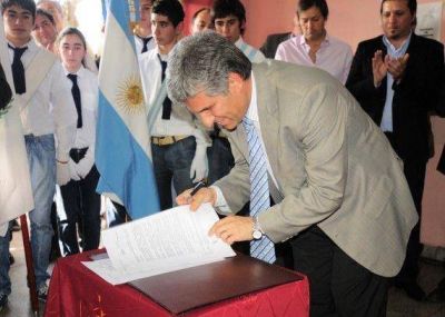 El Gobernador firmar� este martes decretos para la construcci�n de playones deportivos 