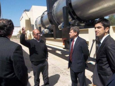 Padula recorri� una empresa l�der en producci�n de plantas asf�lticas
