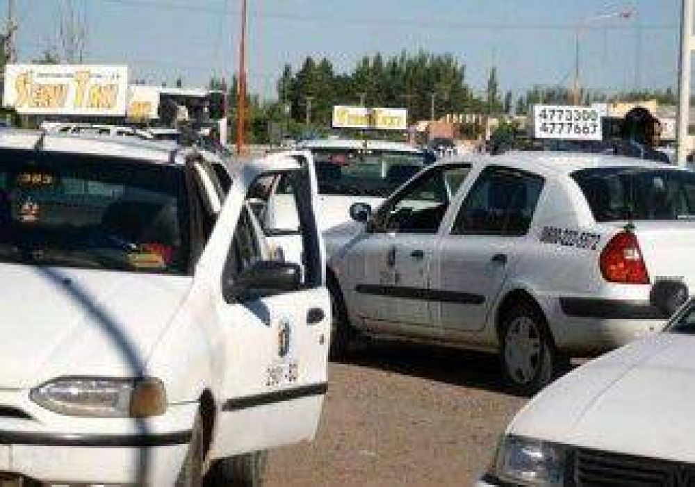 Taxistas alertan sobre desamparo ante inseguridad 
