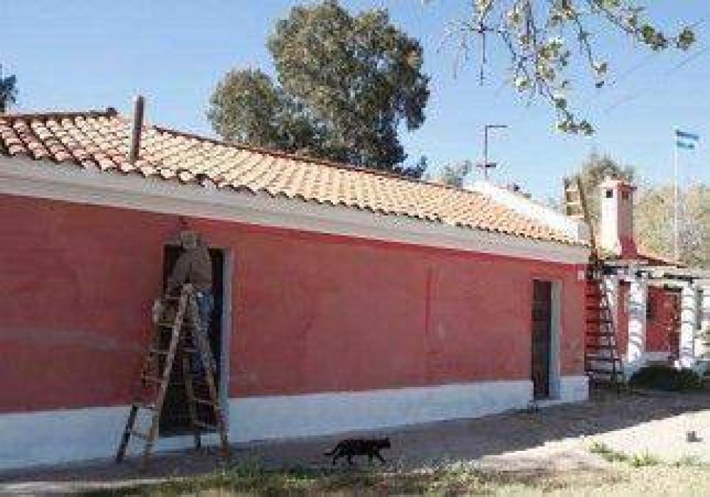 Realizan trabajos de refacci�n y pintan la sede del Museo Carlos Ameghino  