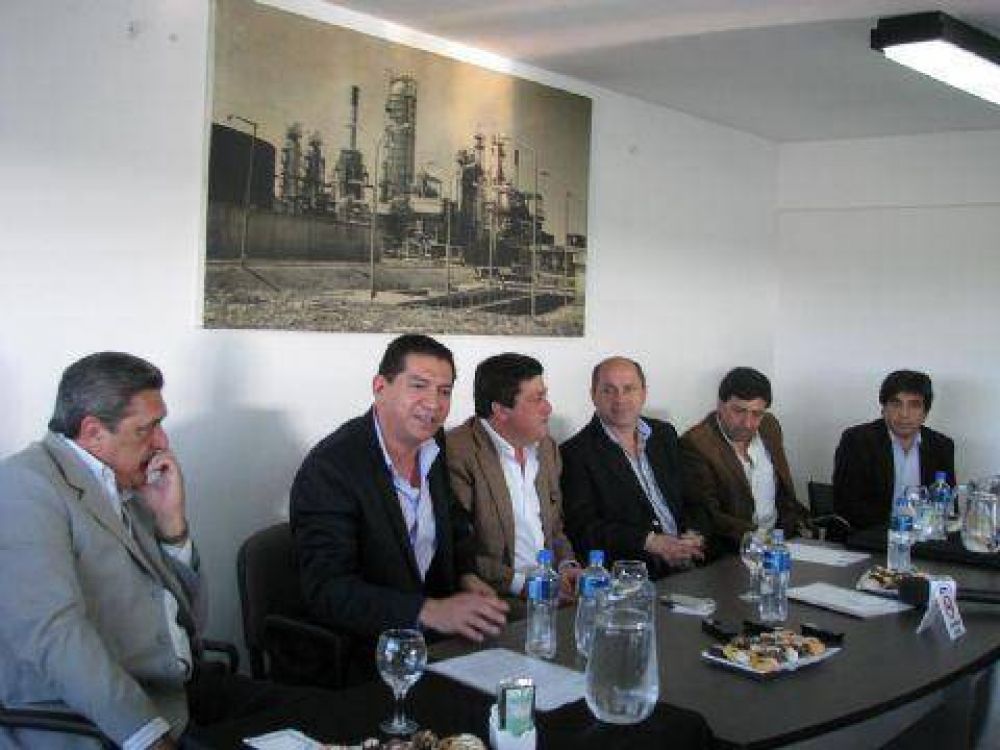 YPF: Mariotto se reuni� con gremialistas para hacerse eco de las preocupaciones laborales